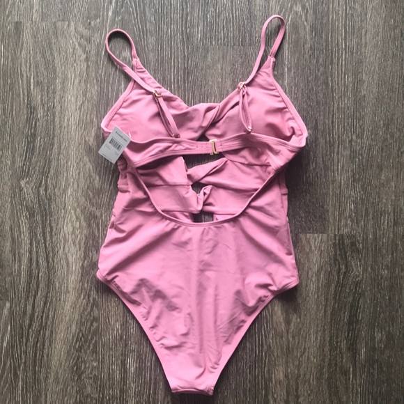 SOLD ✨ Bebe Twisted Cutout One Piece Swimsuit - Picture 9 of 14